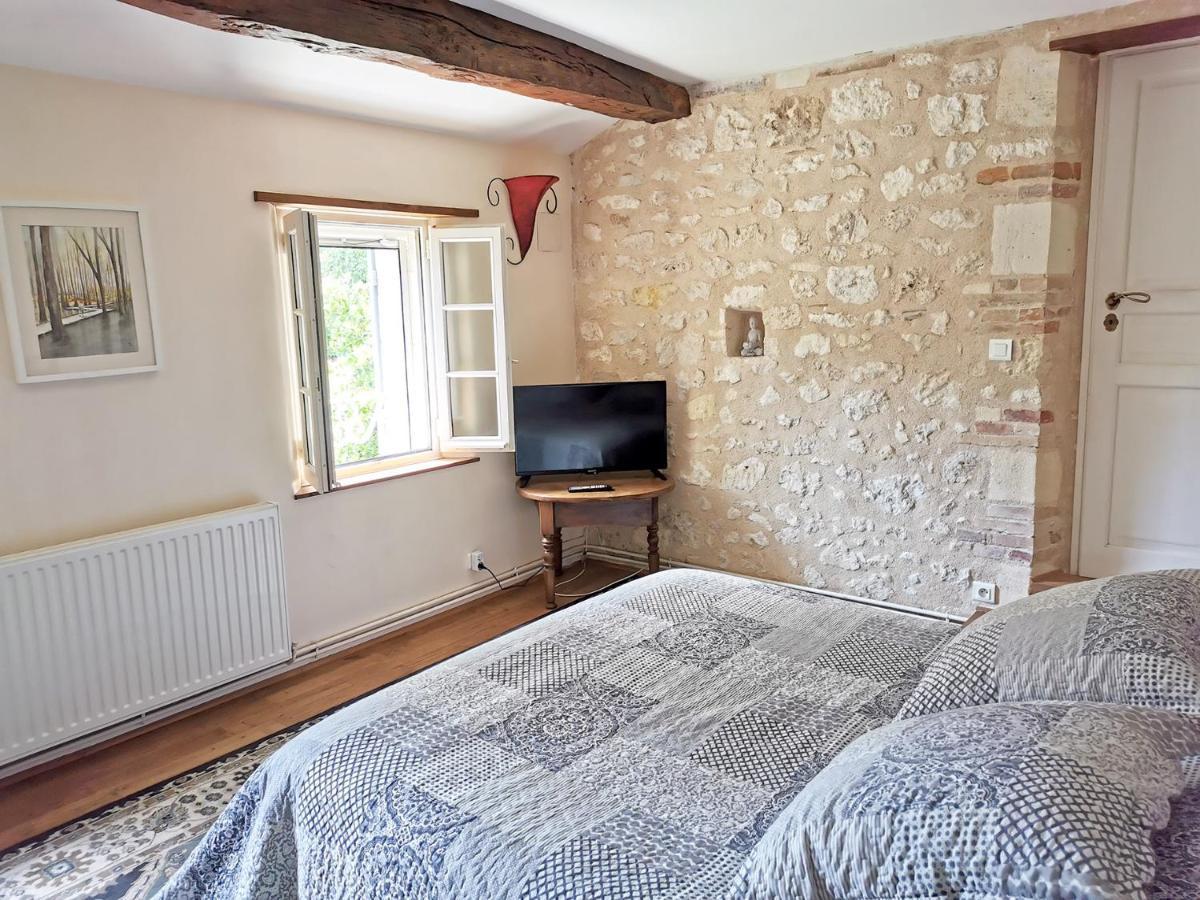 Les Jardins De Camelot Bed and Breakfast Villegouge Eksteriør billede