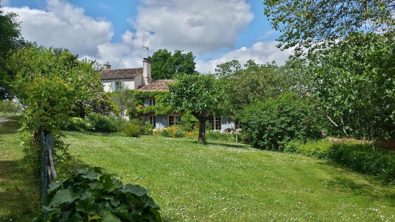 Les Jardins De Camelot Bed and Breakfast Villegouge Eksteriør billede