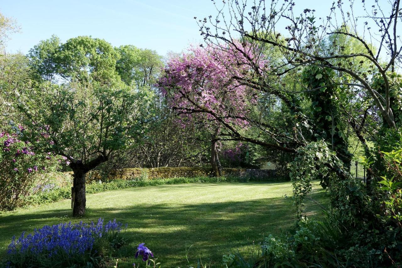 Les Jardins De Camelot Bed and Breakfast Villegouge Eksteriør billede